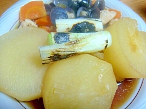 鶏ササミと大根人参のしじみ煮。焼き長ねぎを添えて。